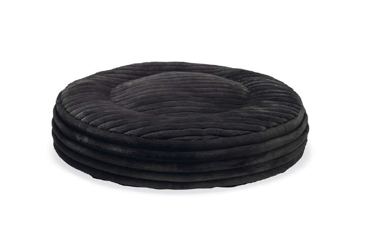 Designed by Lotte Hundekissen Reza Rund